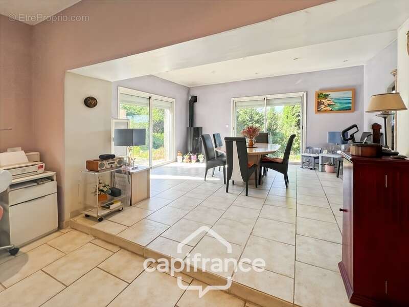 Maison à vendre 6 pièces HYERES (83) - Charme de l'ancien - 4 chambres - 200m2 habitables - Piscine - possibilité 2 appartements - photo 38