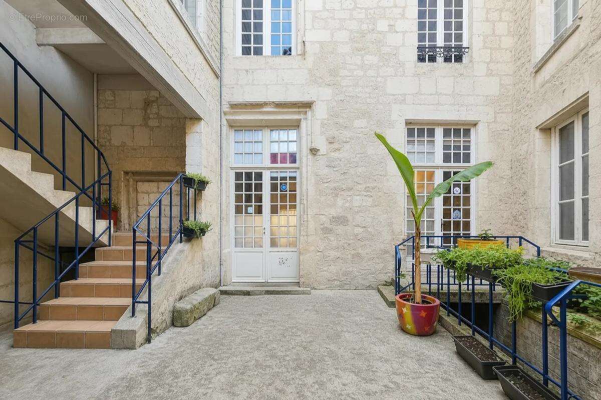 Spacieux duplex 181 m² avec cachet historique - photo 3
