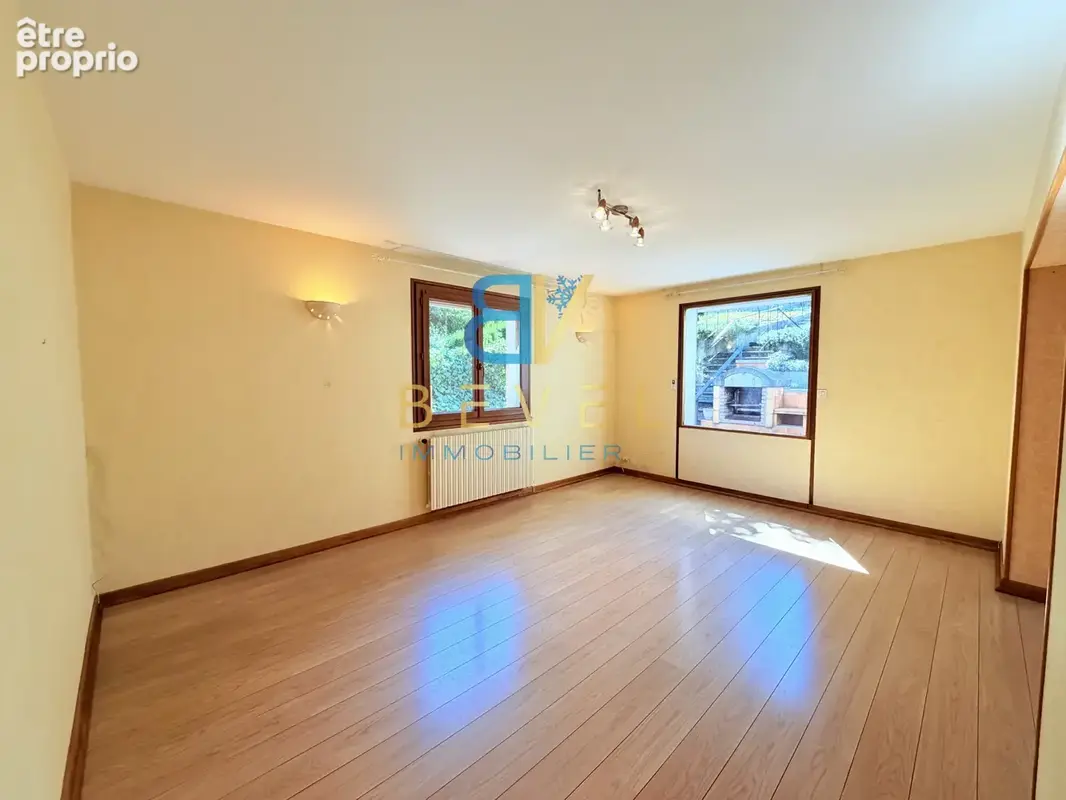 (73) VILLARGONDRAN - Jolie maison avec beaux extérieurs - 5 chambres - Garage & Atelier - Véranda - Rare à la - photo 15