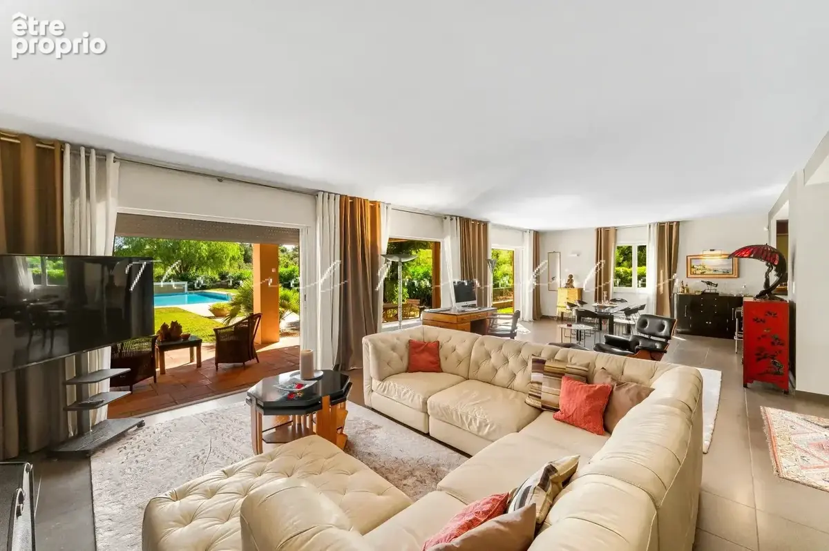 À vendre à Grimaud : Propriété provençale d’exception au cœur du Golfe de Saint-Tropez - photo 5