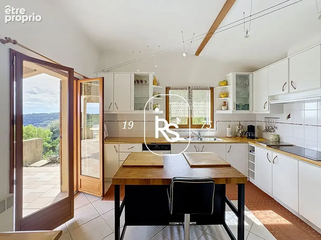 Avec une vue époustouflante, villa de 123 m2 habitables, une piscine et 2,23 ha de terrain - photo 8