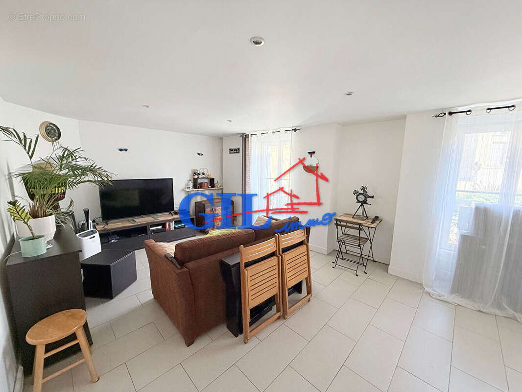Appartement à COMBS-LA-VILLE