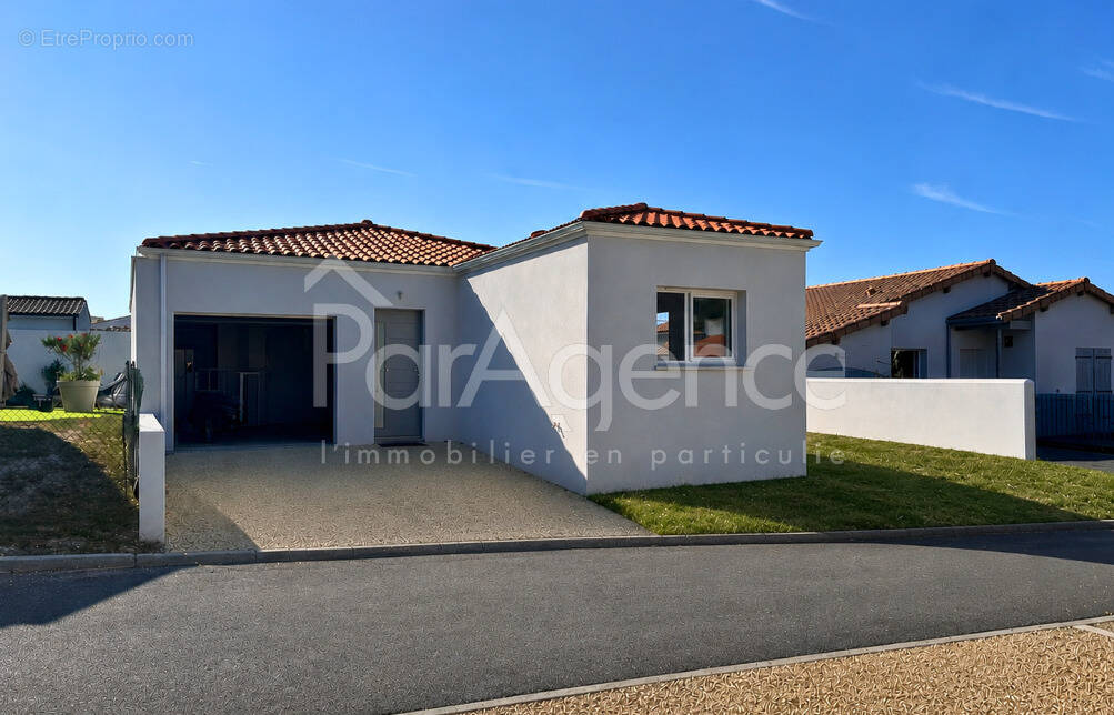 Maison à VAUX-SUR-MER