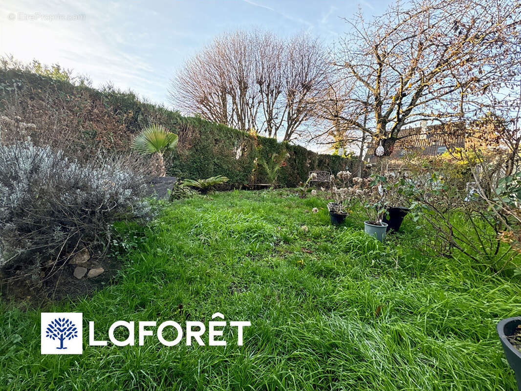 Maison à SAINTE-GENEVIEVE-DES-BOIS