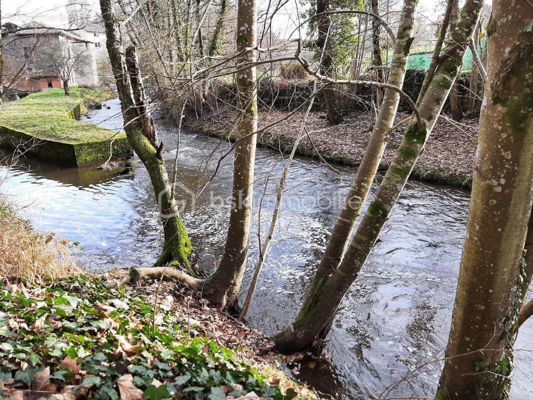 Maison à SAINT-LAURENT-SUR-GORRE
