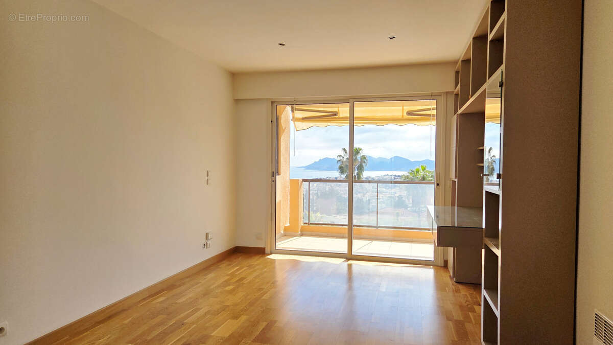 Appartement à LE CANNET