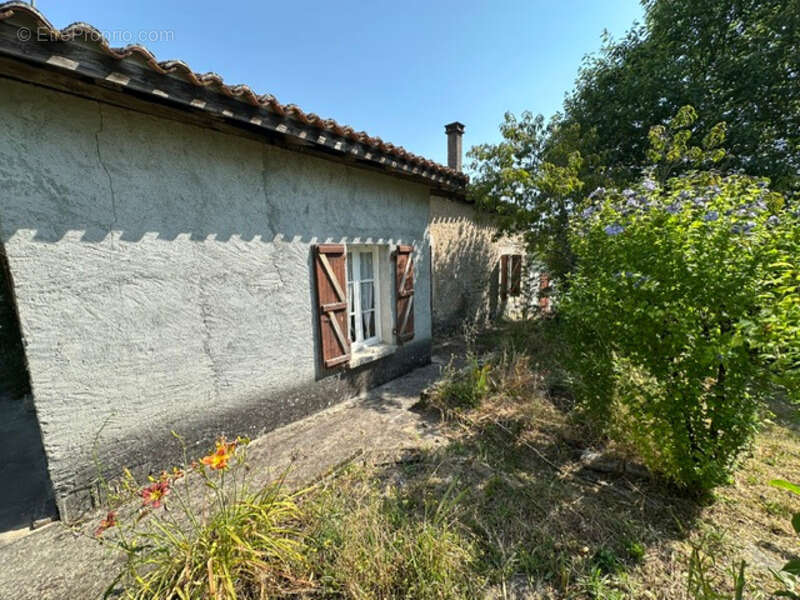  Corps de ferme à rénover – Un fort potentiel au cœur de la campagne CHARMANT (16) - photo 6