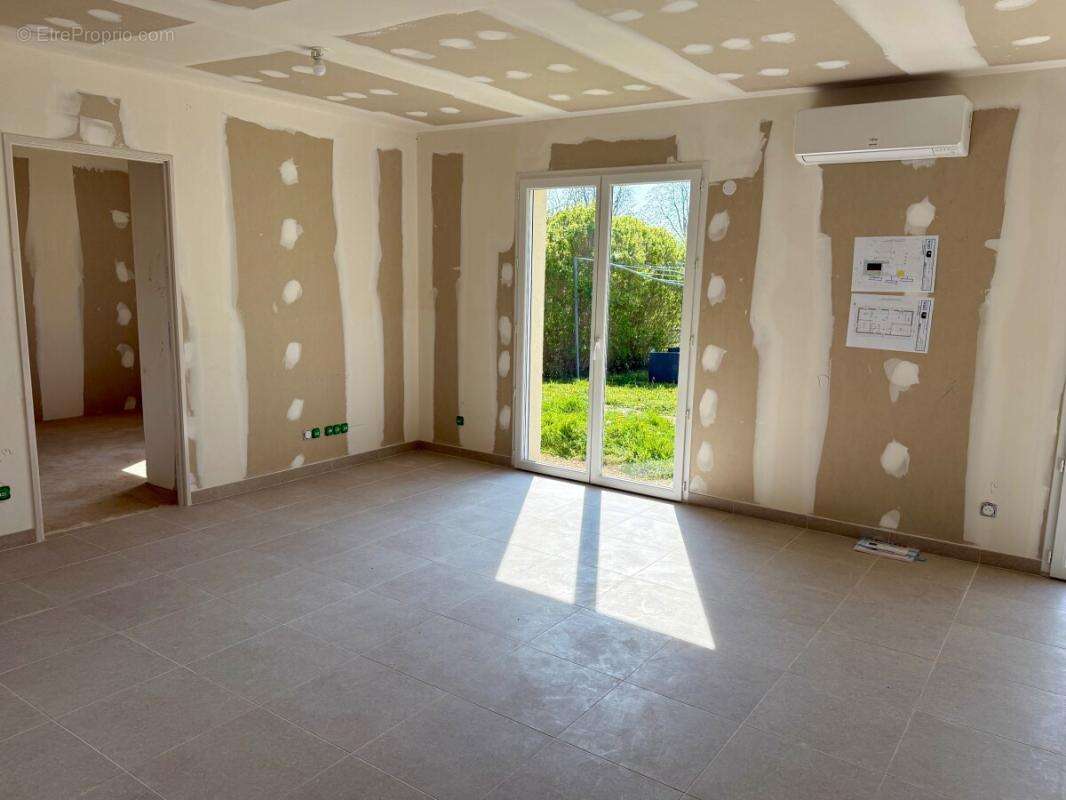 Maison à MEZERIAT