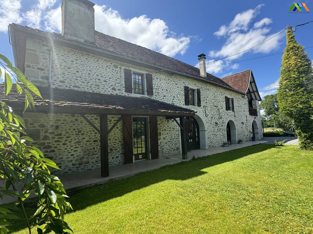 Maison à SAUVETERRE-DE-BEARN