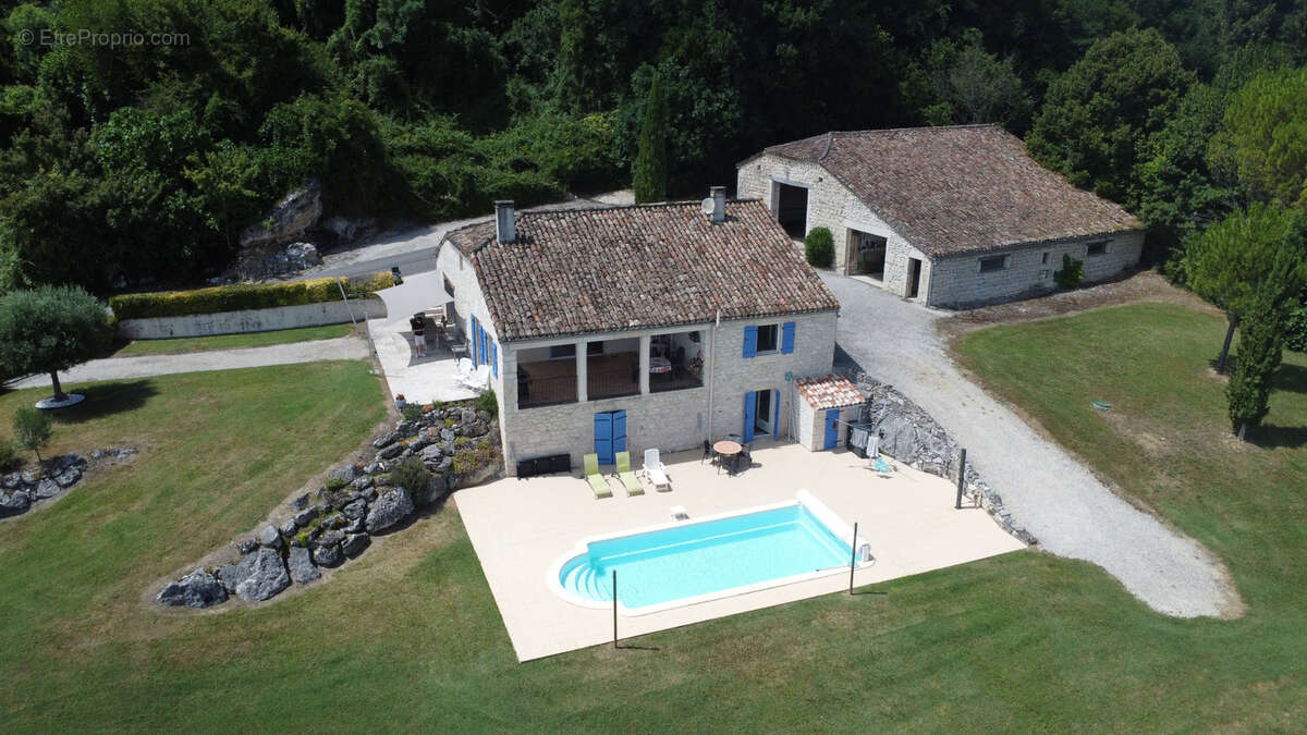 Maison à CASTELNAU-MONTRATIER