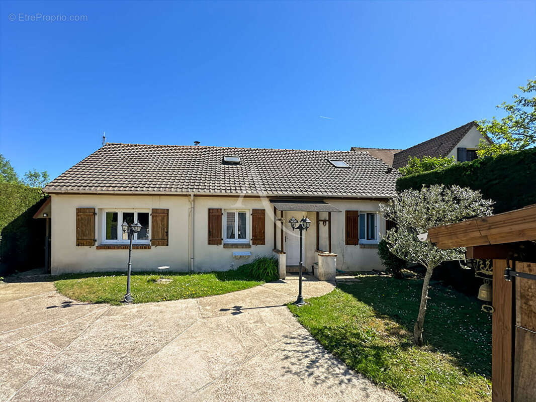 Maison avec dépendances - photo 3