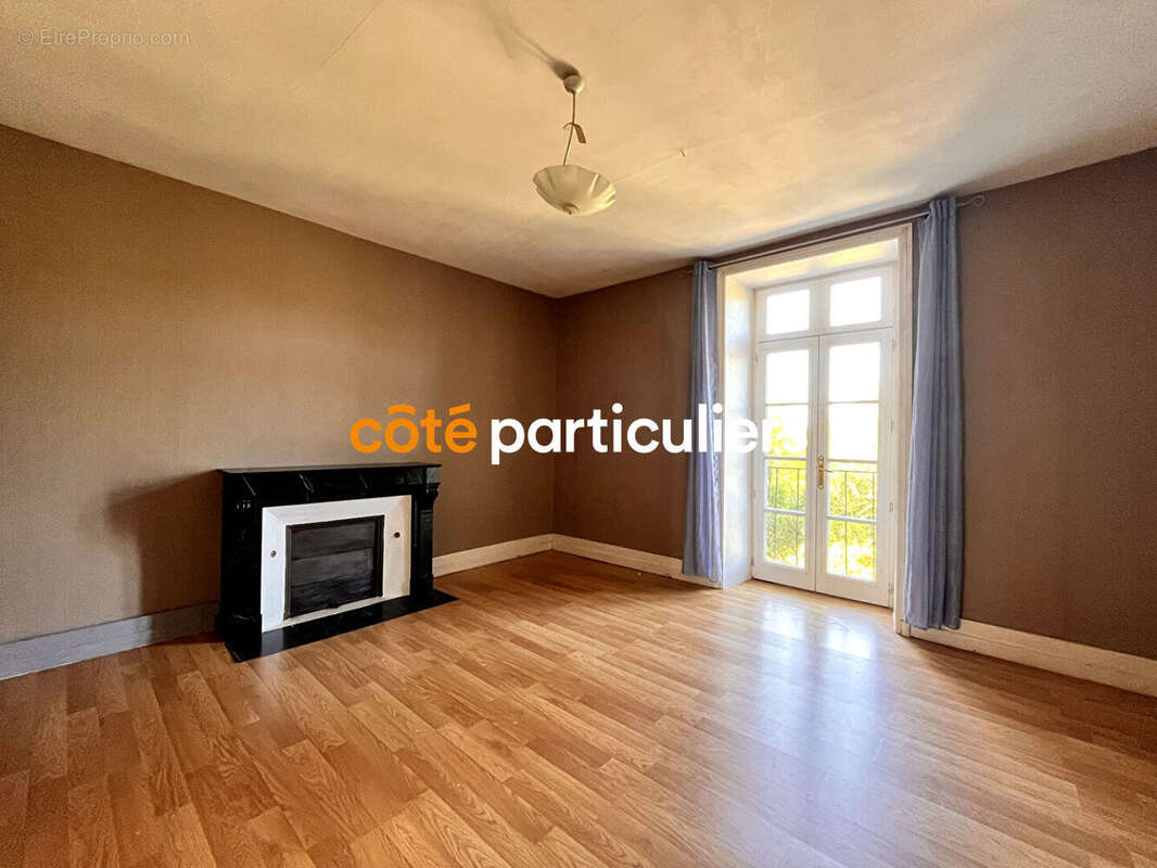 Le poiré-sur-vie -- demeure du xviii siècle -- 310 m² habitables -- 14 pièces -- piscine -- 2 logements -- proche commerce - photo 6