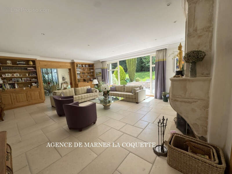Maison à VILLE-D'AVRAY