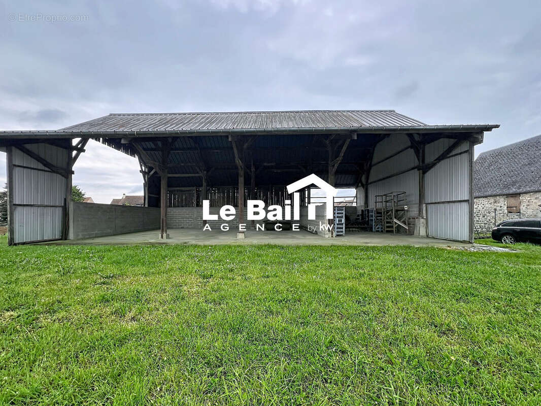 Maison 850 m² à Livilliers  - photo 5