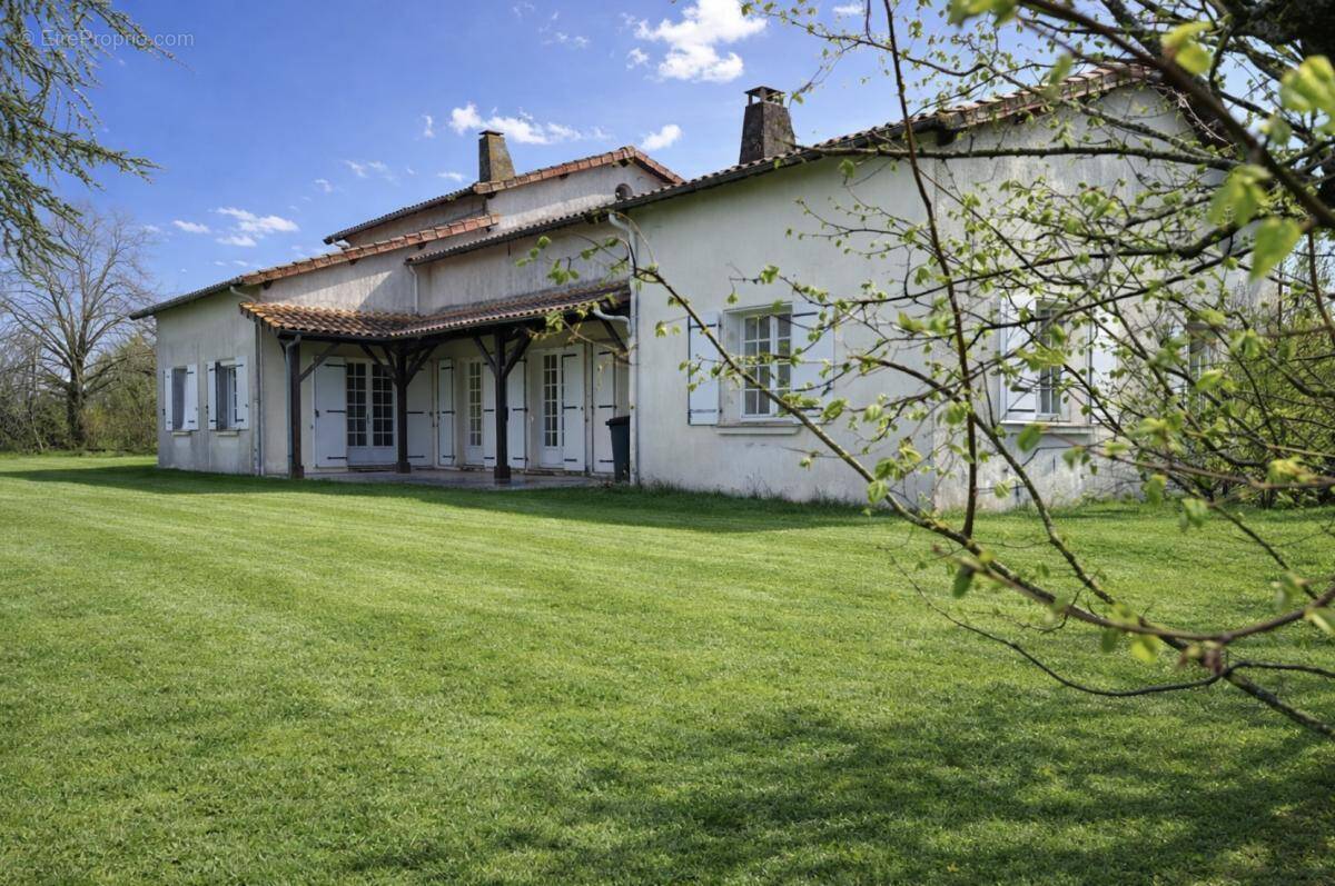 Maison à LA FOYE-MONJAULT