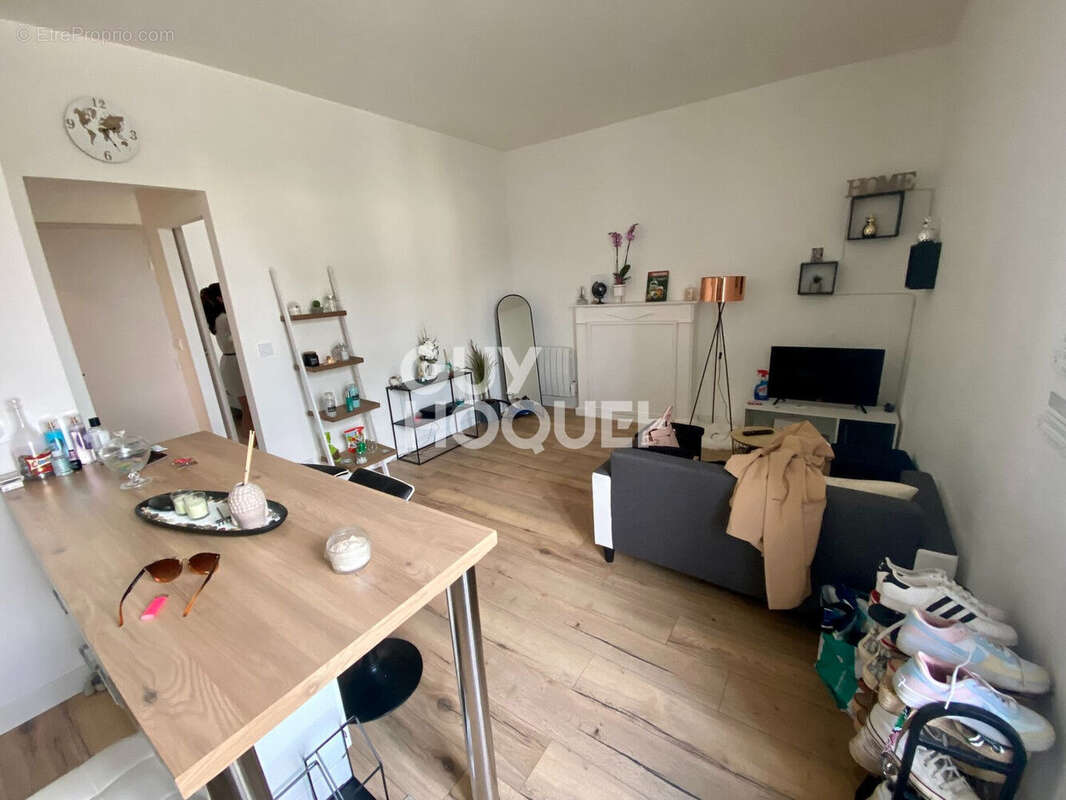 Appartement à BAGUER-MORVAN