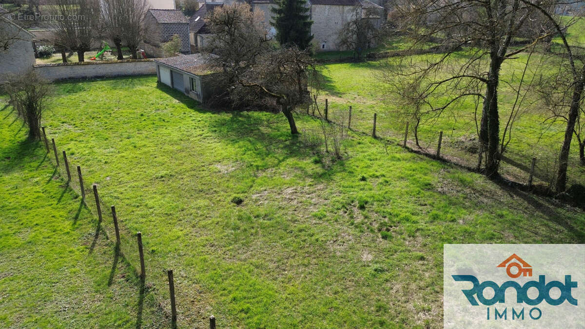 Maison à AVOT