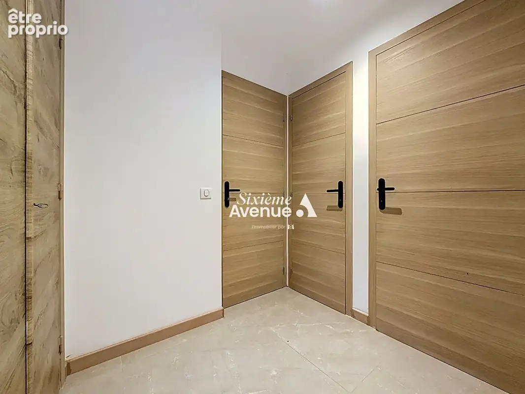 A vendre - Appartement rénové à Grasse 2 pièces de 53 m² avec parking et cave - photo 9