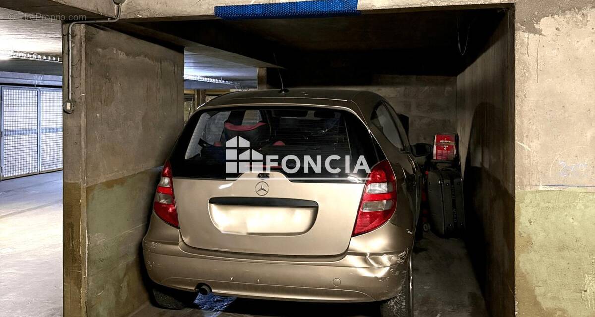 Parking à NEUILLY-SUR-SEINE