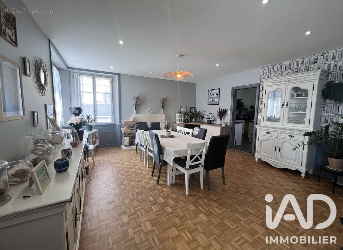 Maison 267 m² à Fougeres  - photo 3