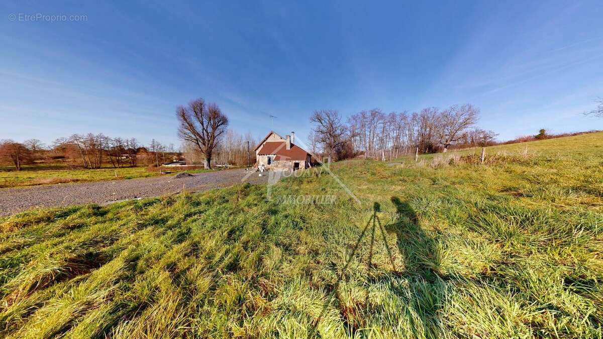 Maison à NEUILLY-LE-REAL