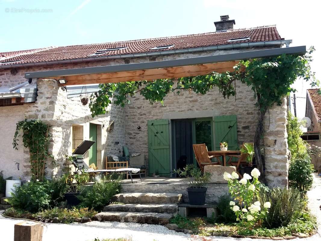 Maison à LA BASSE-VAIVRE