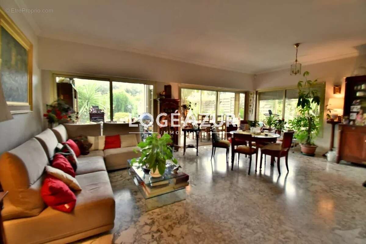 Appartement à VALLAURIS