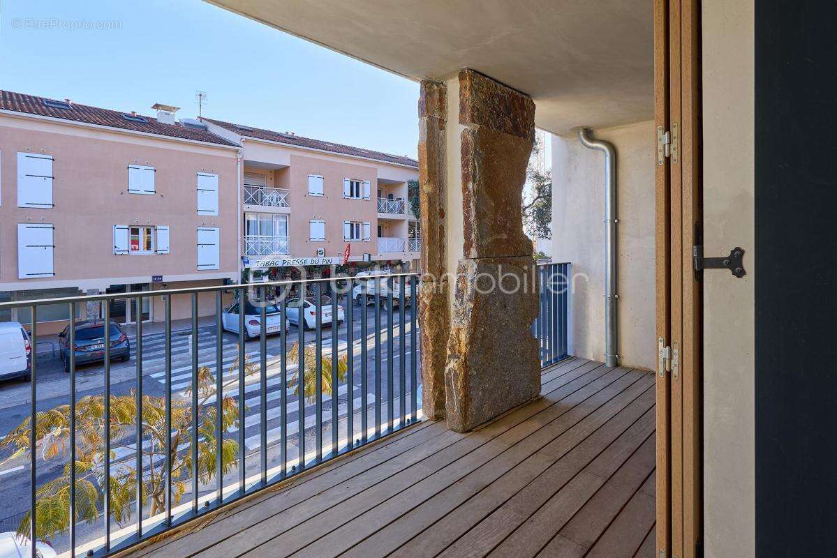 Appartement à BORMES-LES-MIMOSAS