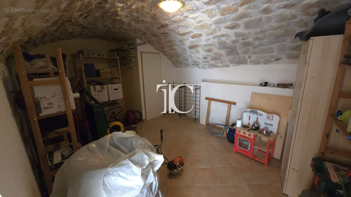 Authenticité, élégance et confort au cur du Sud Ardèche : une maison en pierre rare avec piscine où tout se fait à pied. - photo 34