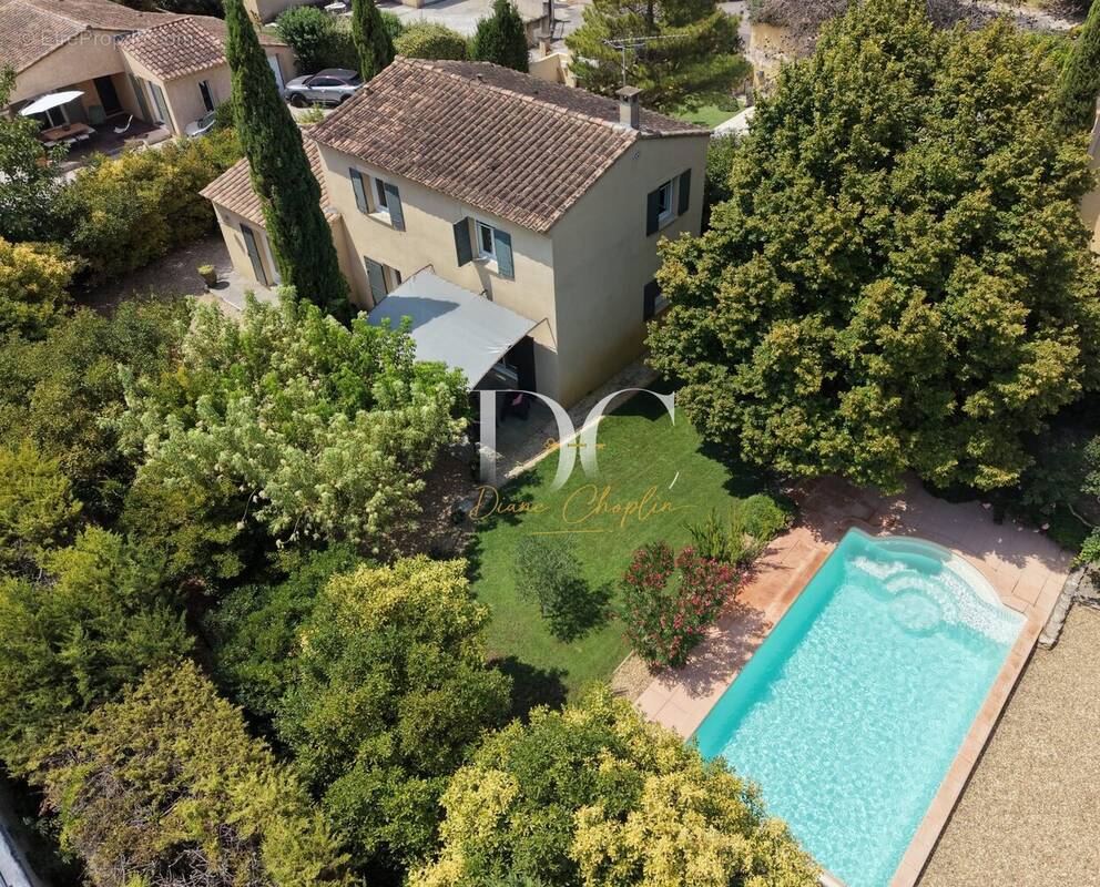 Maison à L'ISLE-SUR-LA-SORGUE