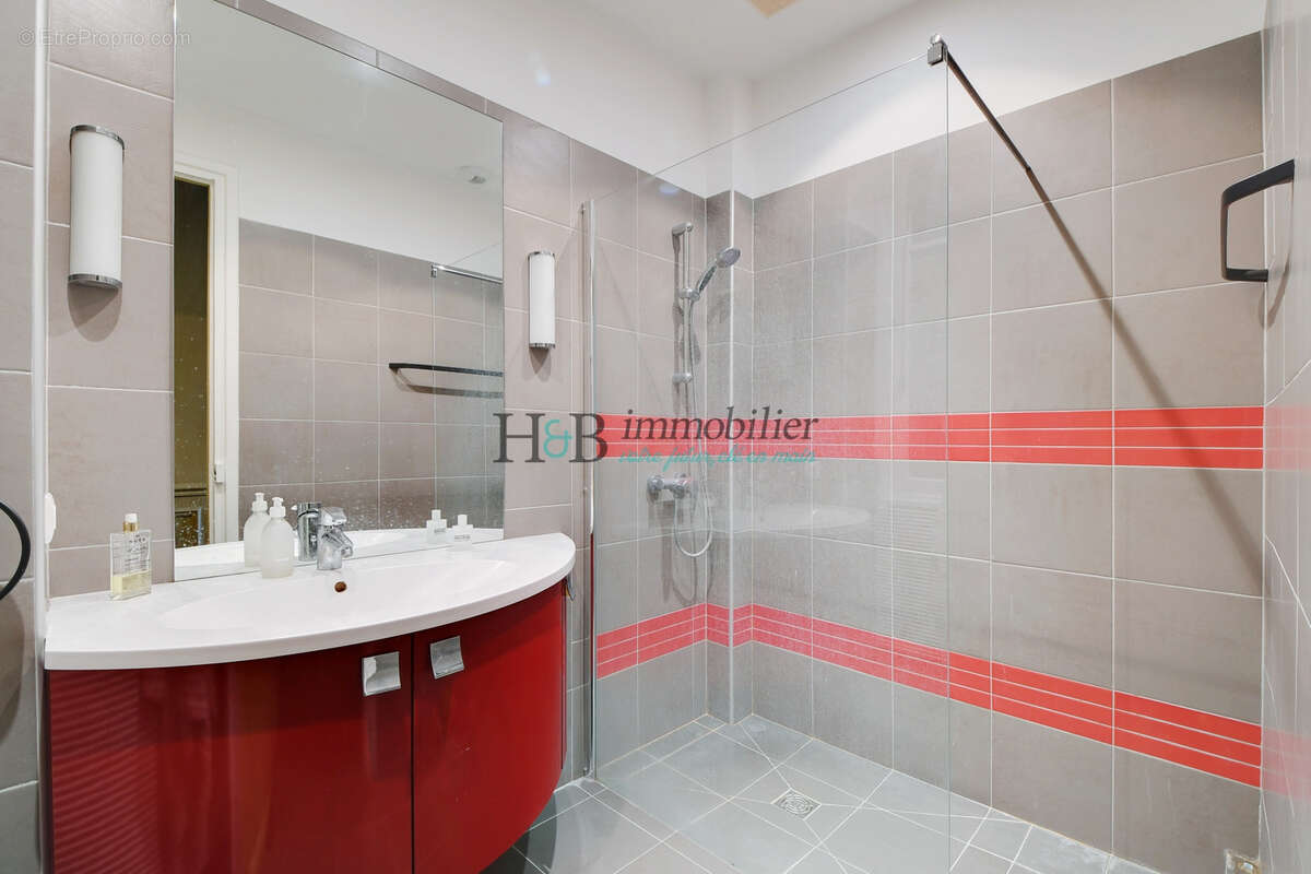 Appartement à PARIS-14E