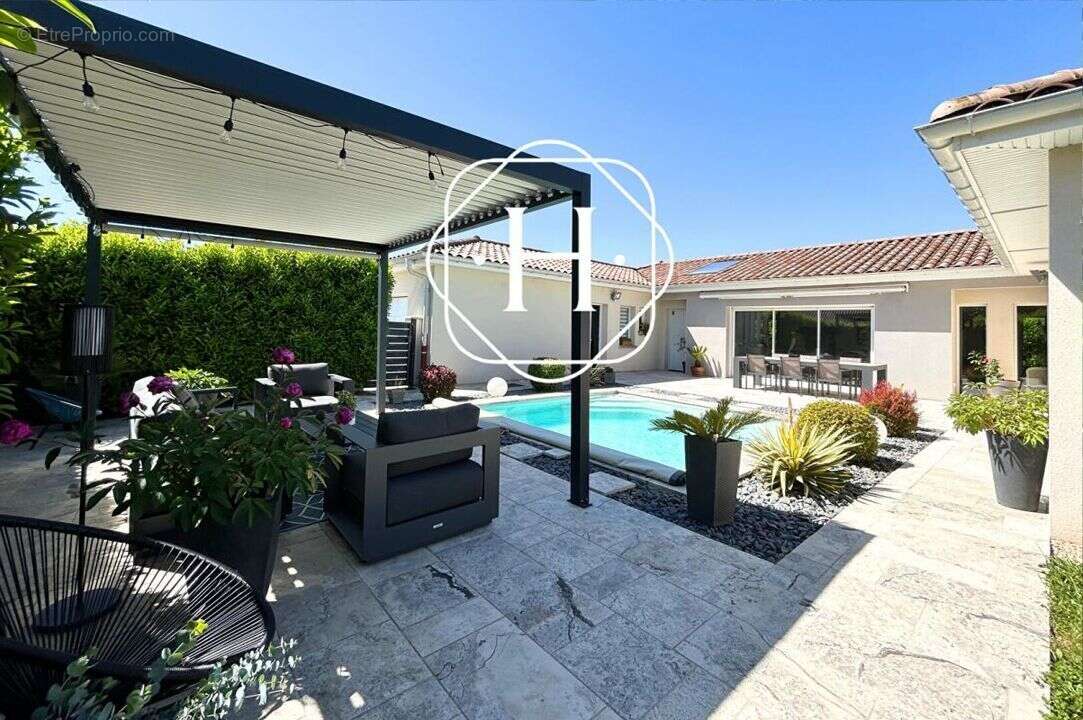 Maison à SAINT-DENIS-LES-BOURG