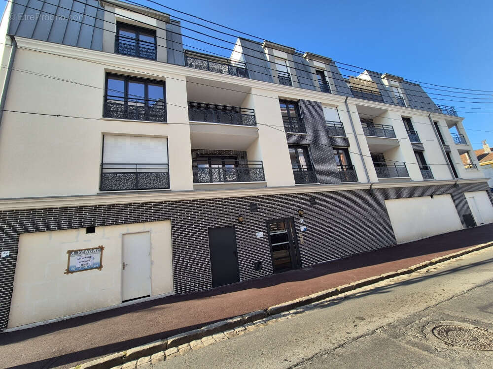 Commerce à TREMBLAY-EN-FRANCE