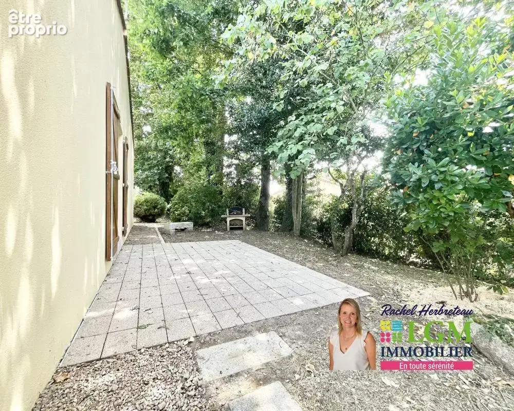 Maison À Vendre - Mouilleron le Captif- Maison familiale avec jardin arboré dans un lotissement calme - photo 5