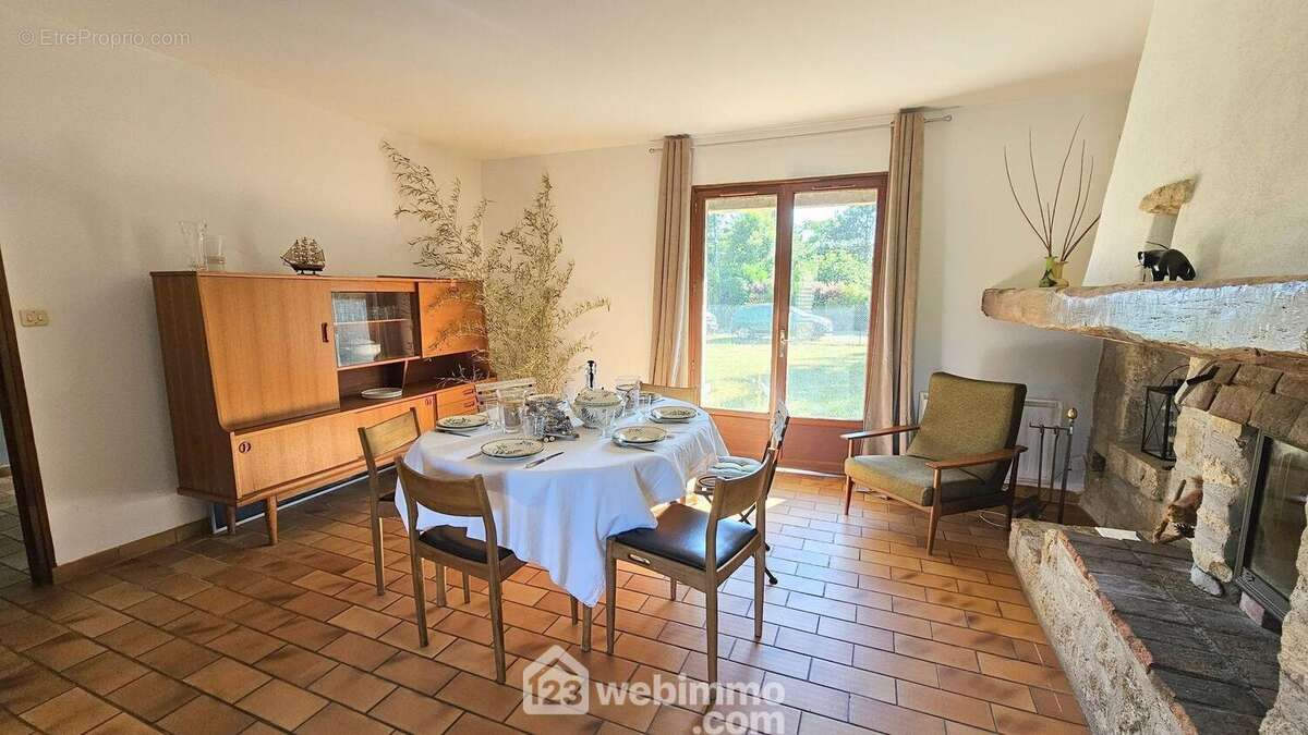 Une autre vue de la salle à manger. - Maison à MILLY-LA-FORET