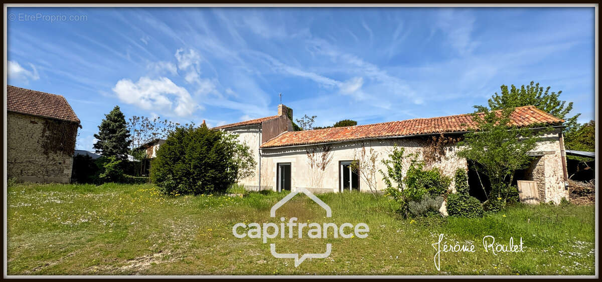 Maison en pierre à vendre 5 pièces 2 chambres Nombreuses Dépendances Terrain 22 400 m² Champigny-En-Rochereau (86) - photo 4
