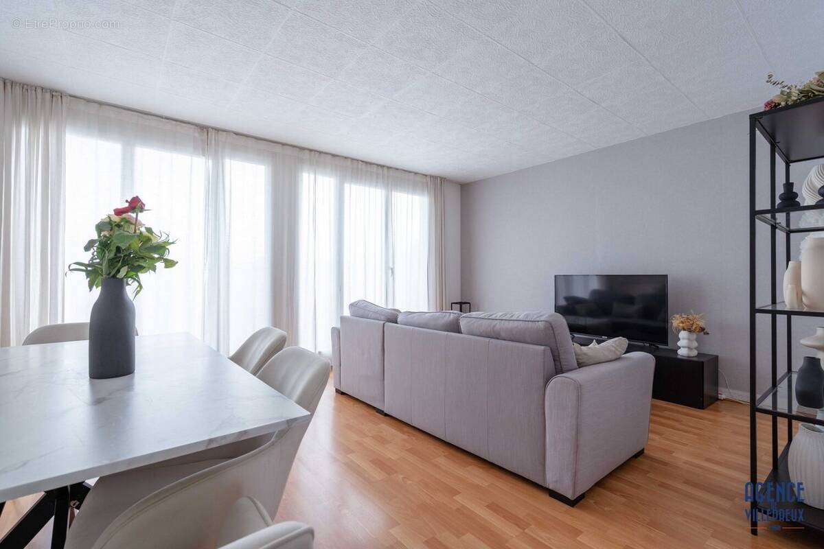 Appartement à LES CLAYES-SOUS-BOIS