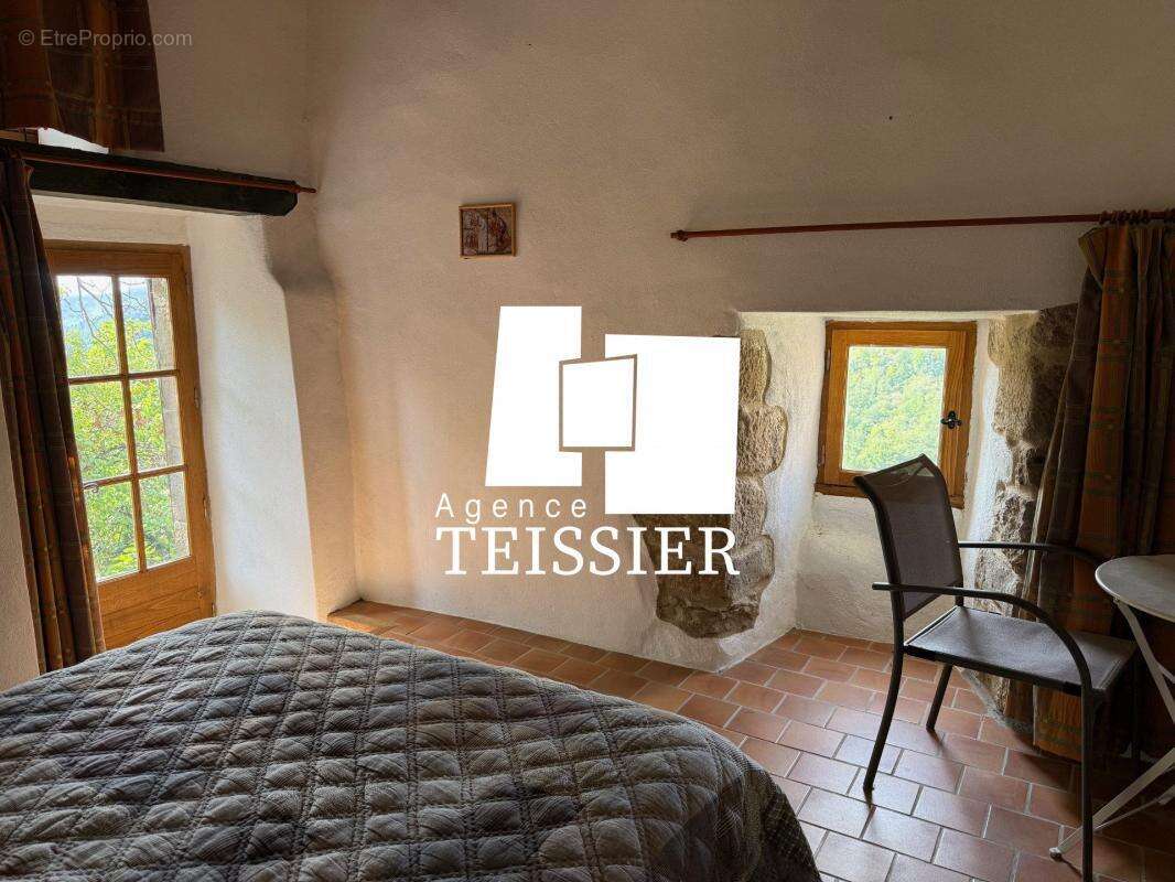 Maison à SAINT-PIERRE-SAINT-JEAN