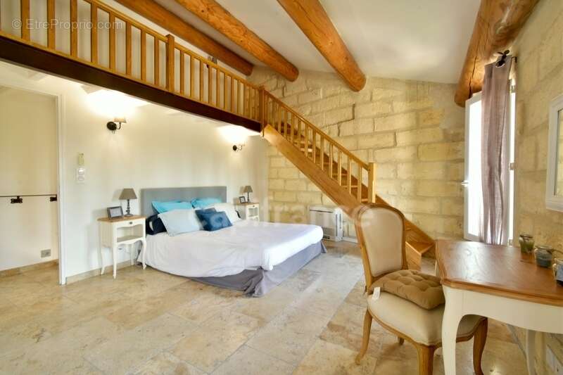 Appartement à SAINT-PIERRE-DE-MEZOARGUES