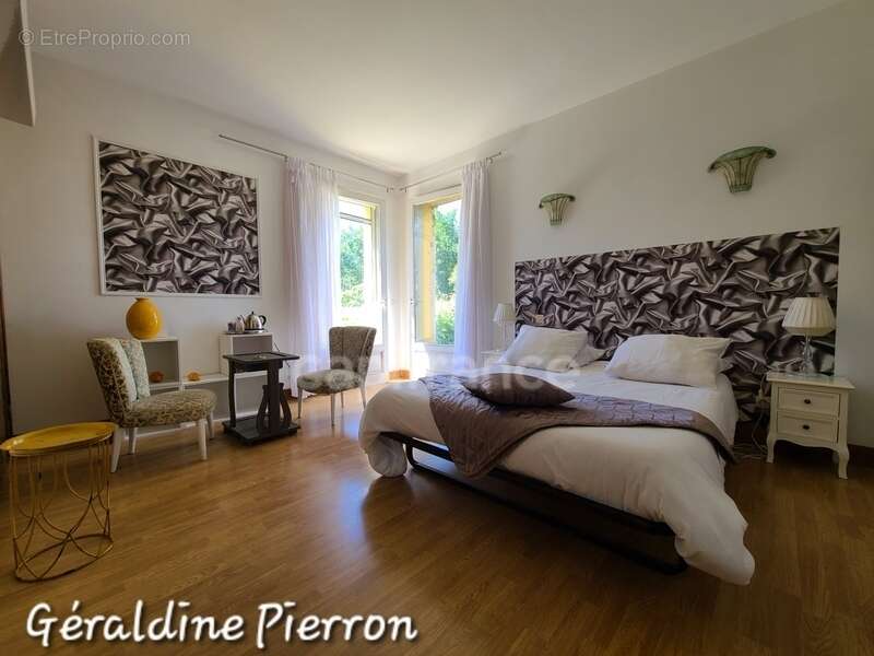 Maison à SAINT-BONNET-SUR-GIRONDE