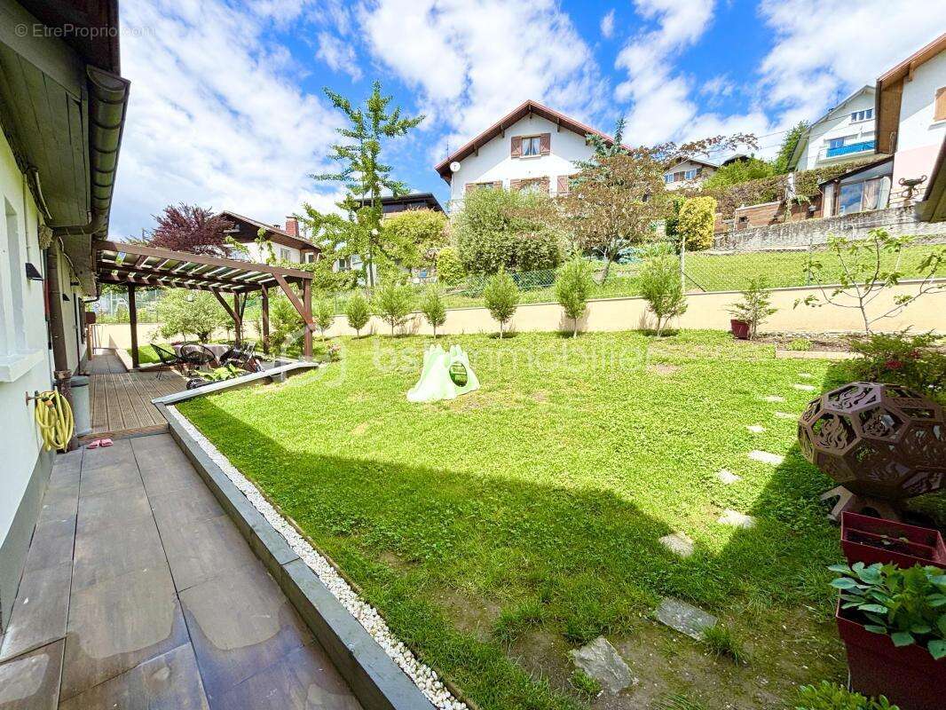 Immeuble rénové avec jardin, terrasses et fort potentiel – Chambéry - photo 4