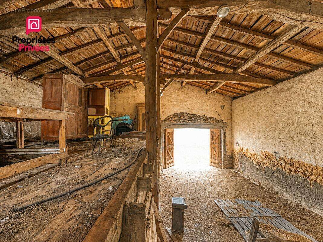 Grange en pierre à réhabiliter 240 m² au sol avec CU opérationnel - photo 3