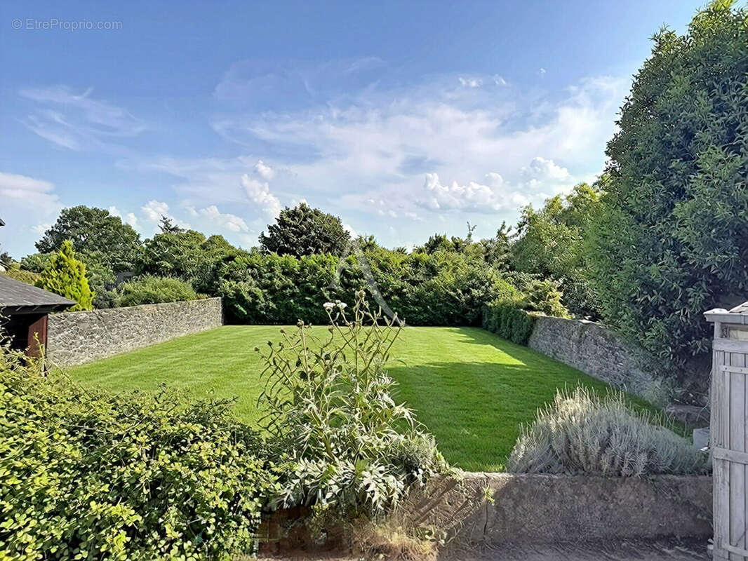 Appartement à LES PONTS-DE-CE