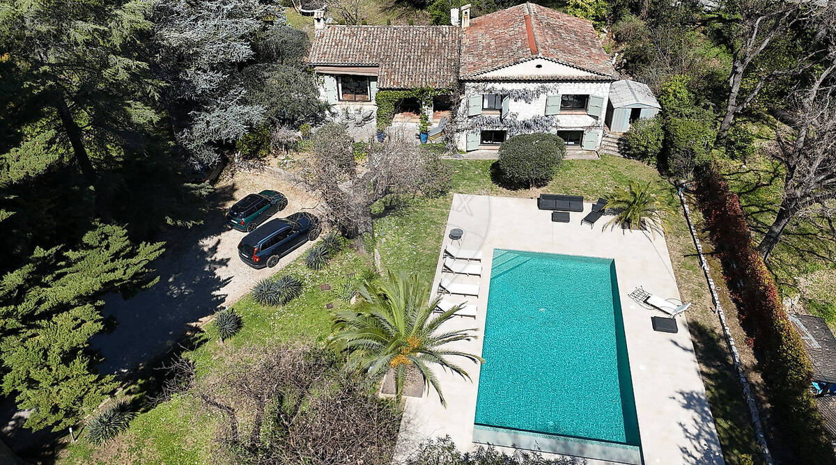 Maison à ROQUEFORT-LES-PINS