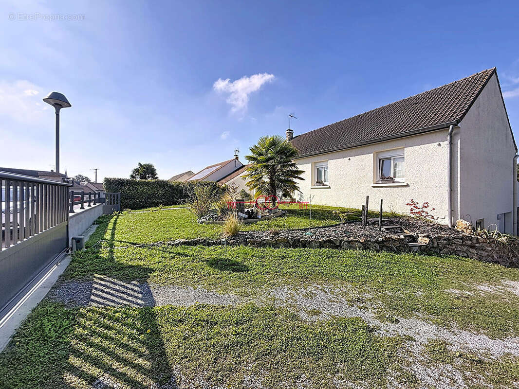 Maison à LIVRY-LOUVERCY