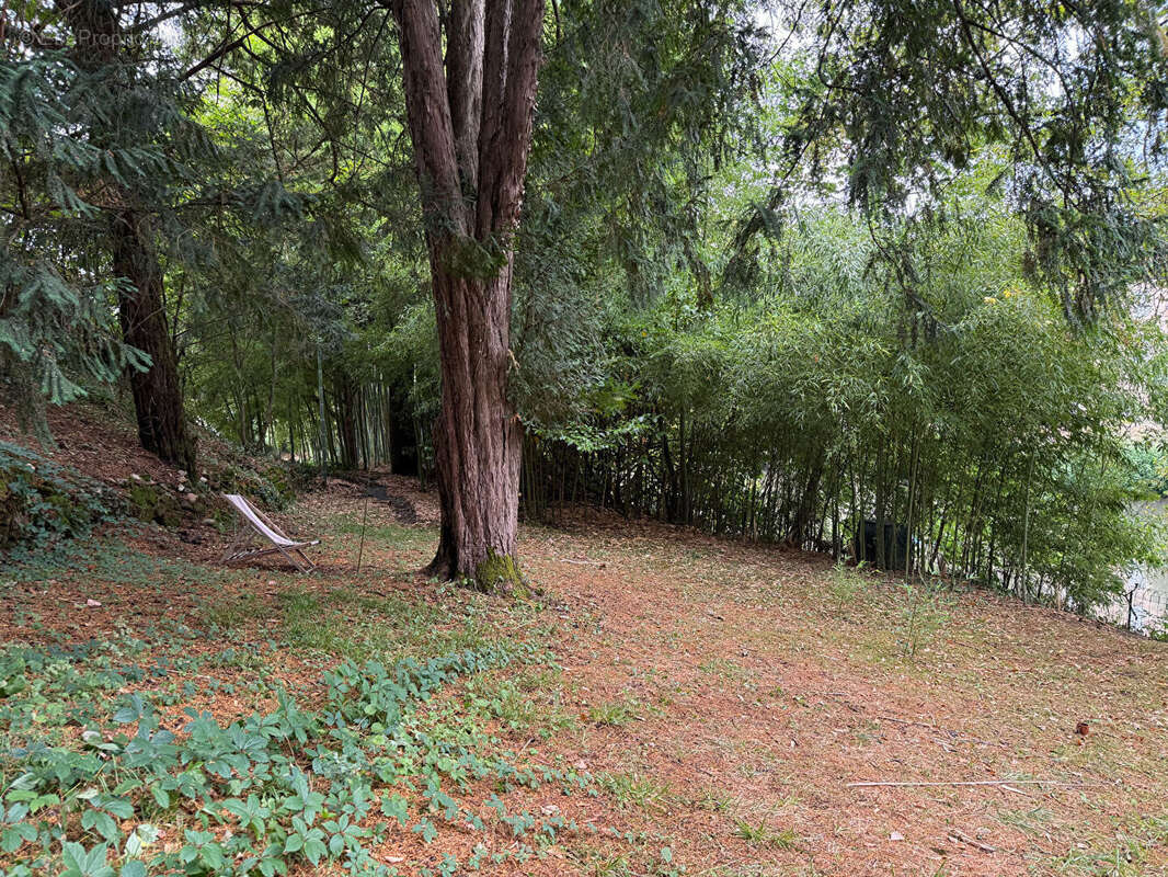 FIGEAC - Appartement T4  de 112 m² avec Jardin en Bord de Célé, Garage et Cave - photo 15