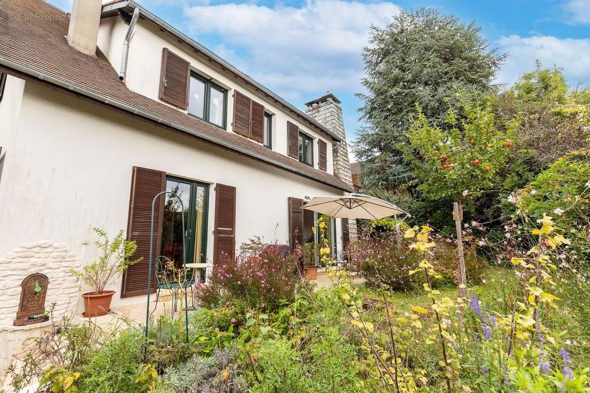 Maison à VERRIERES-LE-BUISSON