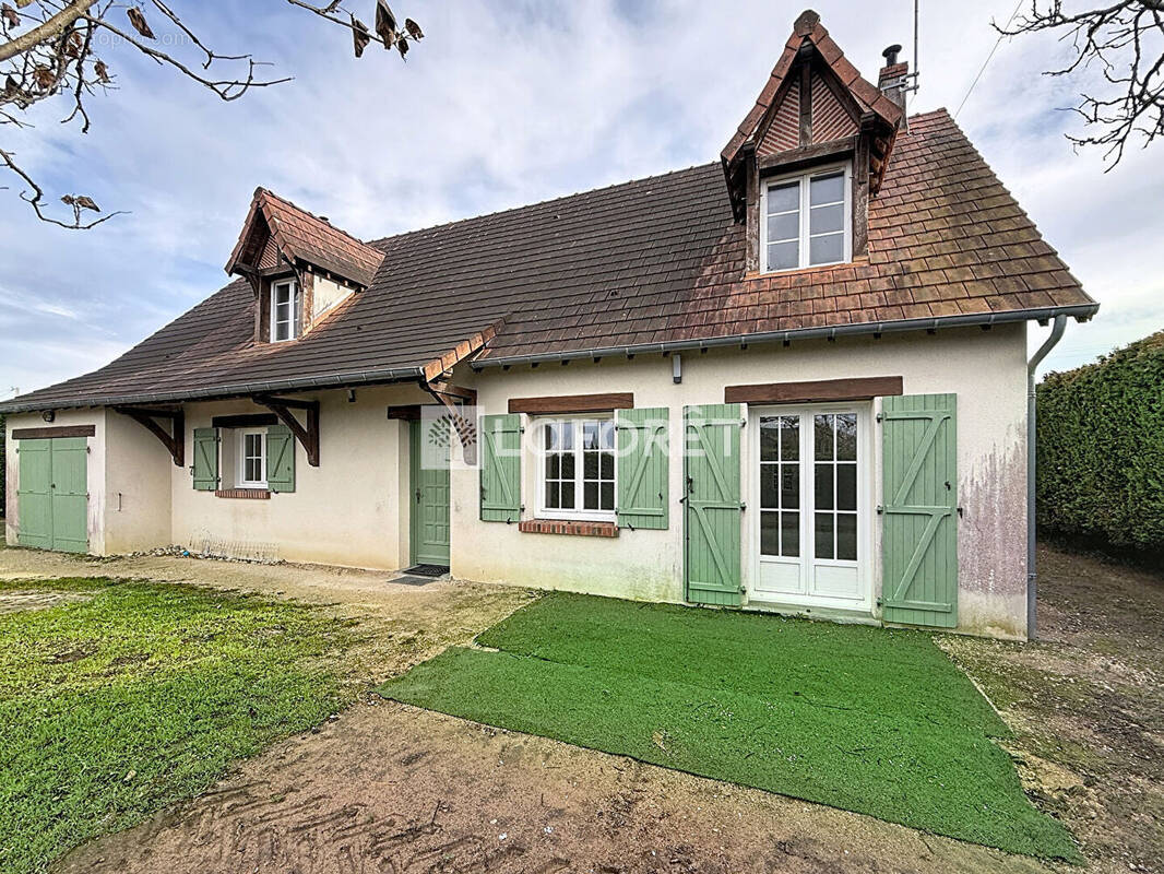 Maison à CANDE-SUR-BEUVRON