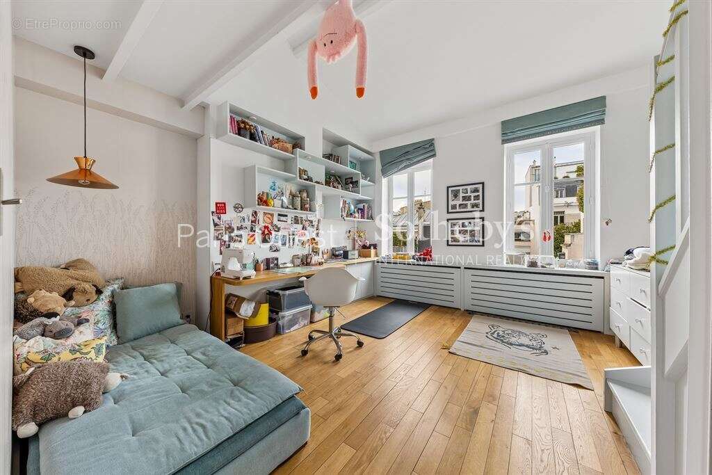 Maison à PARIS-16E