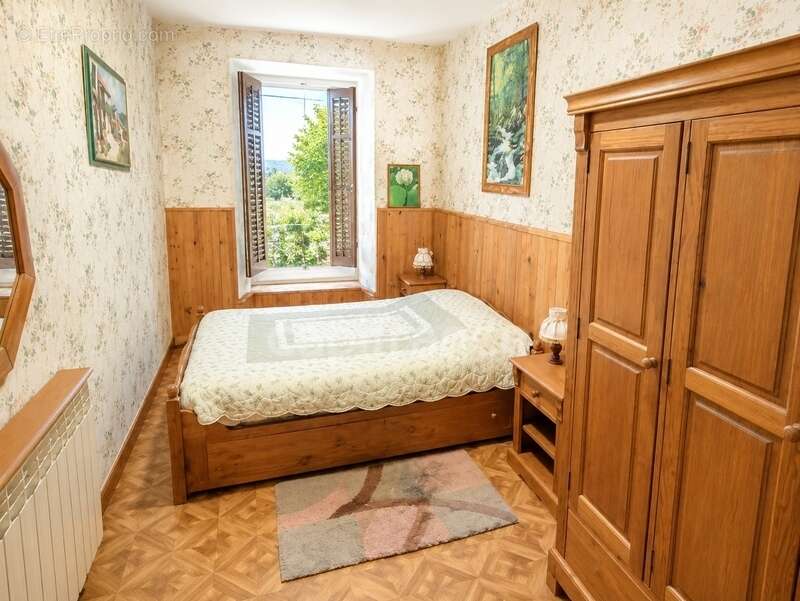 Maison de caractère 165 m² — 4 chambres — Suite indépendante — Piscine — Source privée — Terrain 1 499 m - photo 13
